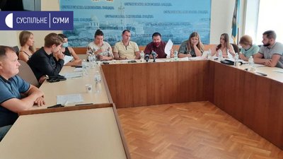 У Сумах обирали молодіжну раду під скандування "Рішення для молоді - за участі молоді" У Сумах обирали молодіжну раду під скандування "Рішення для молоді - за участі молоді"