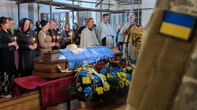 Воював з перших днів повномасштабної війни: лучани попрощалися з загиблим Русланом Лужанцовим