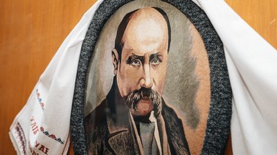 У Дніпрі відкрилась виставка української вишивки майстра з Бахмута Костянтина Діденка У Дніпрі відкрилась виставка української вишивки майстра з Бахмута Костянтина Діденка