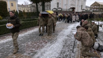 "Не боявся брати на себе відповідальність в критичних умовах", — у Луцьку попрощалися з загиблим бійцем "Не боявся брати на себе відповідальність в критичних умовах", — у Луцьку попрощалися з загиблим бійцем