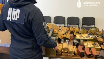 У військову частину на Рівненщині передали озброєння, яке вилучили у справі про розкрадання майна
