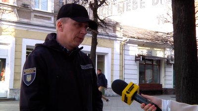 У Житомирі викинули на дорогу будівельне сміття — муніципальні інспектори встановлюють причетних У Житомирі викинули на дорогу будівельне сміття — муніципальні інспектори встановлюють причетних
