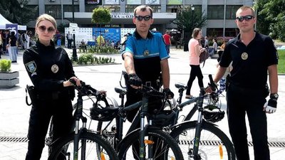 У Житомирі врятували чоловіка, який, імовірно, хотів стрибнути з пішохідного мосту У Житомирі врятували чоловіка, який, імовірно, хотів стрибнути з пішохідного мосту