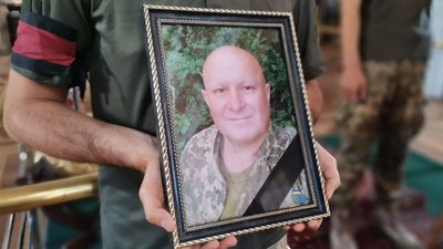 У Луцьку попрощалися з військовими Віктором Кривцуном та Анатолієм Мартинюком У Луцьку попрощалися з військовими Віктором Кривцуном та Анатолієм Мартинюком