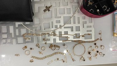 Трьох людей підозрюють у розбійному нападі на пенсіонерів з Херсонщини. Їх затримала поліція Трьох людей підозрюють у розбійному нападі на пенсіонерів з Херсонщини. Їх затримала поліція