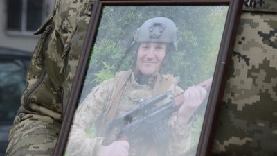 Загинув поблизу Бахмута: у Житомирі попрощалися із вчителем Миколою Кондратюком, який воював за Україну Загинув поблизу Бахмута: у Житомирі попрощалися із вчителем Миколою Кондратюком, який воював за Україну
