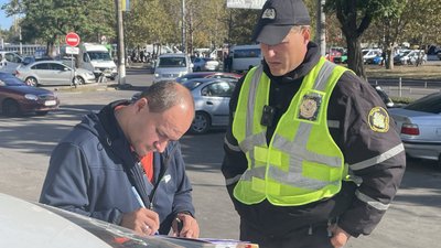 "Пасажири на першому місці". Рейд на ліцензії таксистів в Миколаєві "Пасажири на першому місці". Рейд на ліцензії таксистів в Миколаєві