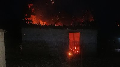 На Миколаївщині рятувальники тричі за добу гасили пожежі у приватному секторі