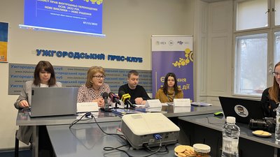 В Ужгороді презентували посібник з практичною інформацією для переселенців В Ужгороді презентували посібник з практичною інформацією для переселенців