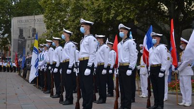 Світанок на каяках, підняття прапора та вітання від Зеленського: як триває святкування Дня Одеси Світанок на каяках, підняття прапора та вітання від Зеленського: як триває святкування Дня Одеси