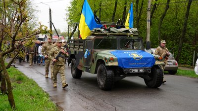 "Всі кулі взяв на себе". У Лебедині на Сумщині попрощались із міським головою Олександром Бакликовим "Всі кулі взяв на себе". У Лебедині на Сумщині попрощались із міським головою Олександром Бакликовим