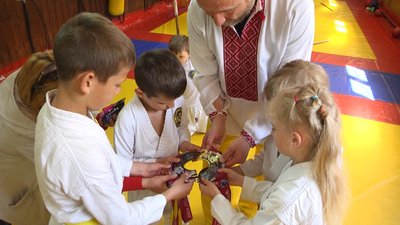 Усі здобуті медалі з’єднують в одну велику Усі здобуті медалі з’єднують в одну велику