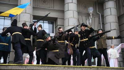 На залізничному вокзалі Дніпра показали театралізовану реконструкцію до Дня пам`яті Героїв Крут На залізничному вокзалі Дніпра показали театралізовану реконструкцію до Дня пам`яті Героїв Крут