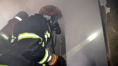 У Львові через пожежу в багатоповерхівці евакуювали 15 людей