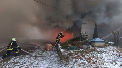 Горіли квартира, хлів і хата: за добу на Волині рятувальники гасили три пожежі