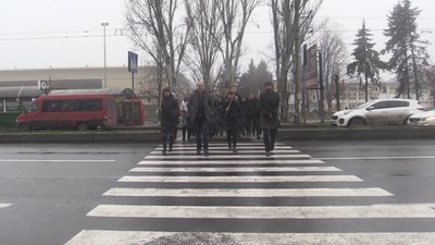 В Запоріжжі відбулась мирна акція на одному з нерегульованих пішоходних переходів