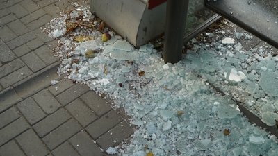 В центрі Харкова тролейбус врізався у зупинку В центрі Харкова тролейбус врізався у зупинку