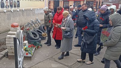 У Черкасах вшанували пам'ять Героїв Небесної Сотні У Черкасах вшанували пам'ять Героїв Небесної Сотні