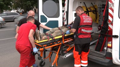 Понад годину під землею: як у Луцьку рятували чоловіків, яких засипало під час земельних робіт Понад годину під землею: як у Луцьку рятували чоловіків, яких засипало під час земельних робіт