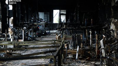 "В мене ком в горлі був": історія підприємців, які втратили виробництво через ракетний удар по Одесі. ФОТО. ВІДЕО "В мене ком в горлі був": історія підприємців, які втратили виробництво через ракетний удар по Одесі. ФОТО. ВІДЕО