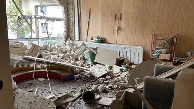 Херсон знову під обстрілами. Війська РФ обстріляли дитячі медичні заклади та Червоний Хрест Херсон знову під обстрілами. Війська РФ обстріляли дитячі медичні заклади та Червоний Хрест
