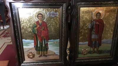 В Тернопіль привезли ікони з мощами святих В Тернопіль привезли ікони з мощами святих