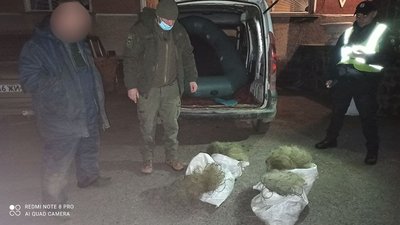 На Житомирщині у першій половині березня викрили 56 порушень правил рибальства На Житомирщині у першій половині березня викрили 56 порушень правил рибальства