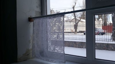 Пліснява та тріщини на стінах. Кропивничанка скаржиться на умови в обласній дитячій лікарні Пліснява та тріщини на стінах. Кропивничанка скаржиться на умови в обласній дитячій лікарні