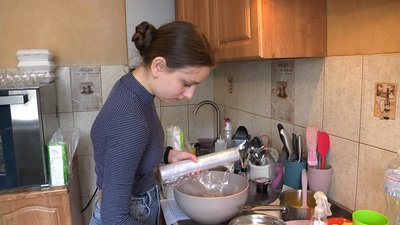 Подруги-лучанки спекли пів сотні великодніх пасок для військових Подруги-лучанки спекли пів сотні великодніх пасок для військових