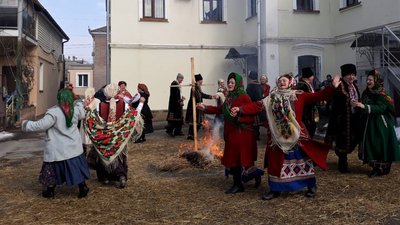Відтворили обряд Колодія. У Кропивницькому проганяли зиму Відтворили обряд Колодія. У Кропивницькому проганяли зиму