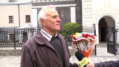 Був волонтером, пішов на фронт – у Житомирі попрощалися із загиблим військовим Анатолієм Антоневським Був волонтером, пішов на фронт – у Житомирі попрощалися із загиблим військовим Анатолієм Антоневським