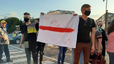 У центрі Харкова вийшли на підтримку протестів у Білорусі У центрі Харкова вийшли на підтримку протестів у Білорусі
