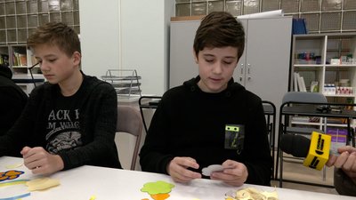 У Чернігові поліцейські навчають школярів робити флікери У Чернігові поліцейські навчають школярів робити флікери
