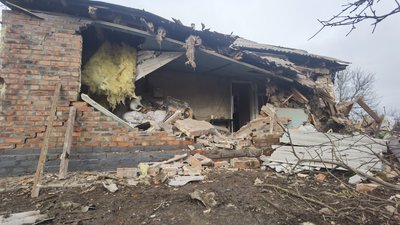 "Було спокійно до вчорашньої ночі": репортаж із села на Полтавщині, куди влучив уламок БпЛА "Було спокійно до вчорашньої ночі": репортаж із села на Полтавщині, куди влучив уламок БпЛА