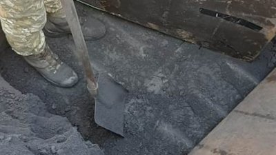 На Волині знайшли контрабандні цигарки поміж вагонів з рудою