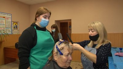 Соціальна перукарня: у Черкасах можна безкоштовно постригтися Соціальна перукарня: у Черкасах можна безкоштовно постригтися