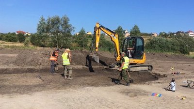 На Львівщині під час будівництва дороги знайшли давнє поселення На Львівщині під час будівництва дороги знайшли давнє поселення