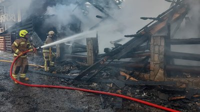 У селі Татарів на Франківщині зайнялися три котеджі У селі Татарів на Франківщині зайнялися три котеджі
