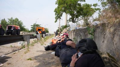 "Обстріл був там, де стояли евакуйовані": полтавські рятувальники про порятунок жителів Херсонщини "Обстріл був там, де стояли евакуйовані": полтавські рятувальники про порятунок жителів Херсонщини