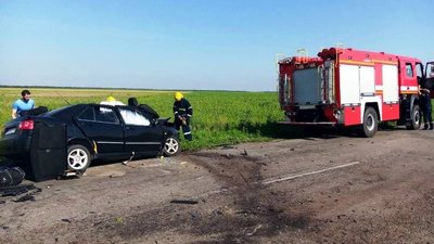 Рятувальники Херсонщини за добу деблокували людей під час двох ДТП - є травмовані та загиблий