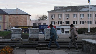 У центрі Малина на Житомирщині тривають роботи з відновлення ушкодженої частини Соборної площі У центрі Малина на Житомирщині тривають роботи з відновлення ушкодженої частини Соборної площі