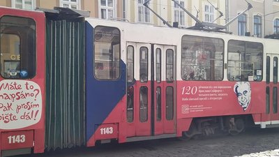 У Львові курсує трамвай розписаний віршами чеського поета