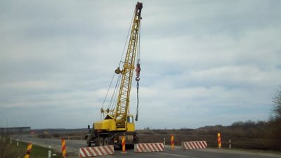 Через ремонтні роботи біля станції Канатове перекрили рух транспорту