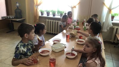 120 дітей з пільгових категорій відвідують літній табір "Сонечко" у школі №20 в Ужгороді 120 дітей з пільгових категорій відвідують літній табір "Сонечко" у школі №20 в Ужгороді