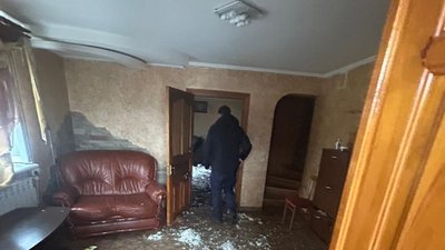 кімната, оселя