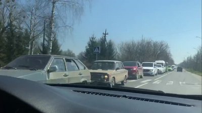 При виїзді з Чернівців через ДТП утворився затор довжиною у три кілометри