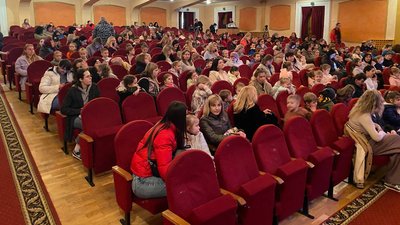 "Діалог з лялькою": вісім аматорських театрів показали у Луцьку вистави для дітей "Діалог з лялькою": вісім аматорських театрів показали у Луцьку вистави для дітей