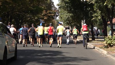 Збирають гроші для армії: Черкаси відвідали учасники Ультрапробігу Єдності Збирають гроші для армії: Черкаси відвідали учасники Ультрапробігу Єдності