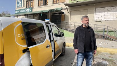 Допомога для містян, лікарні та військових. Укрпошта передала гуманітарний вантаж для жителів Херсона Допомога для містян, лікарні та військових. Укрпошта передала гуманітарний вантаж для жителів Херсона