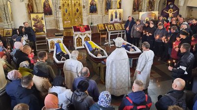У Славутичі провели в останню путь трьох оборонців міста